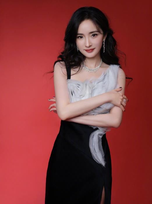 刘恺威与小19岁女星闹绯,亲密拍夫妻戏,这身材真不像45岁