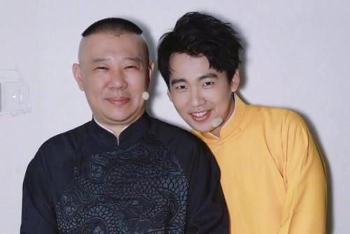郭麒麟疑在片场甩脸，抛下工作去室外透风，遇同事后1秒变脸