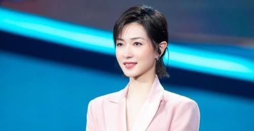 《人潮汹涌》定档，粉丝不满海报没有万茜，万茜亲自下场解释
