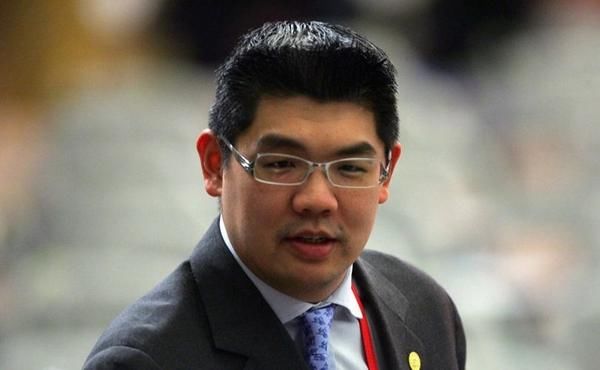 侯佩岑：拒绝连胜文，情断周杰伦，低调嫁给富商却很幸福