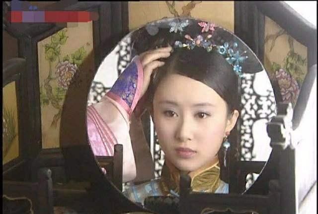 古装美人照镜子盘点，佟丽娅好似镜中仙，迪丽热巴不愧是盛世美颜